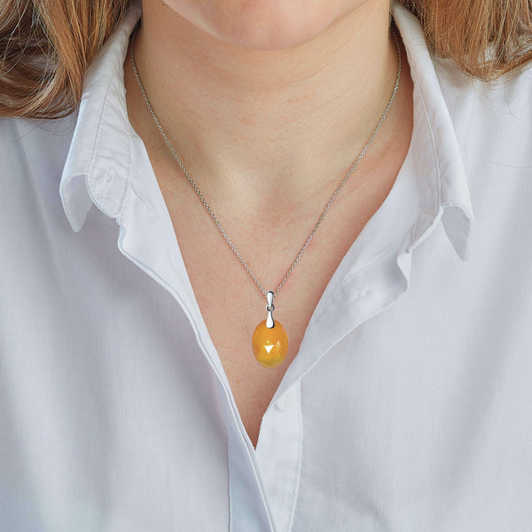 Pretty Facetted Oval Shaped Natural Carnelian Gemstone Pendant on a Sterling Silver Chain. Chain: 50cm